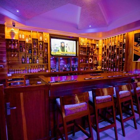 Hadjens Hotel Мванза Екстериор снимка