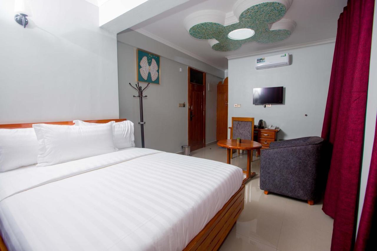 Hadjens Hotel Мванза Екстериор снимка