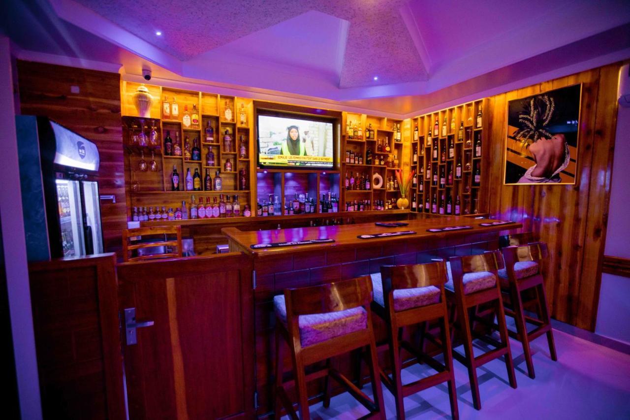 Hadjens Hotel Мванза Екстериор снимка