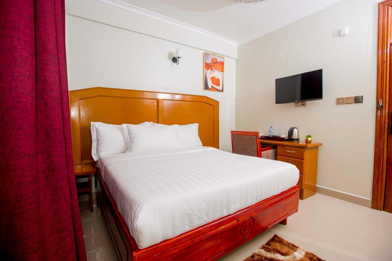 Hadjens Hotel Мванза Екстериор снимка